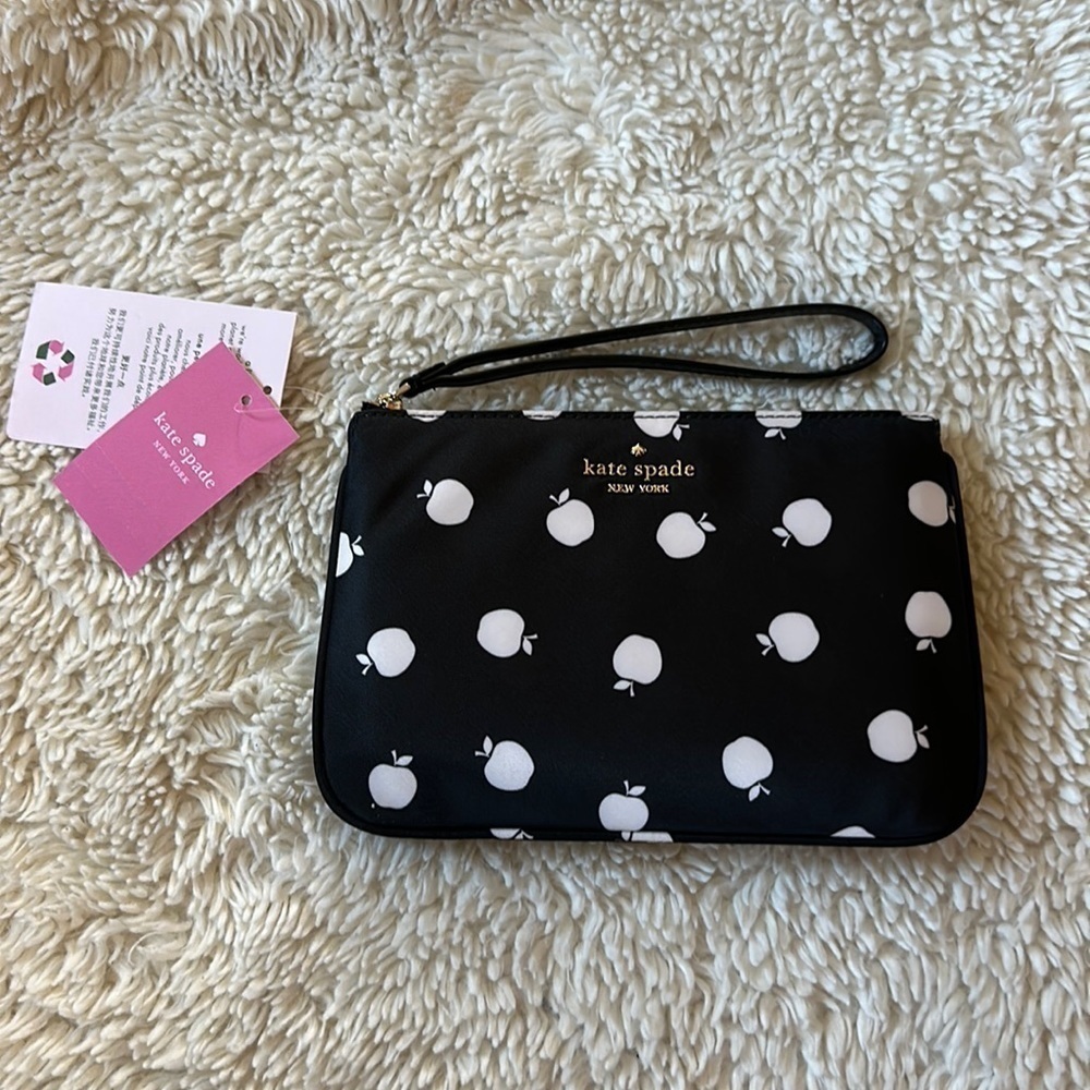 NWT Chelsea Medium Wristlet Pouch Kate spade